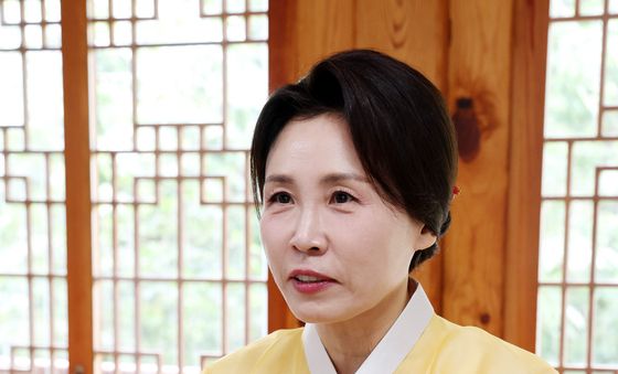노리개 제작 체험하는 김혜경 여사
