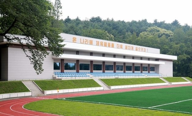 北 "원산농업대에 신식 체육관·야외경기장 준공"