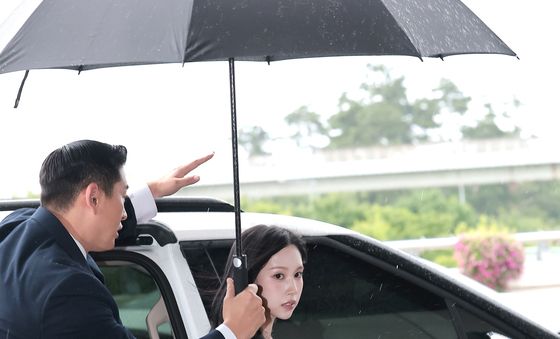 미나, 비가 오네요