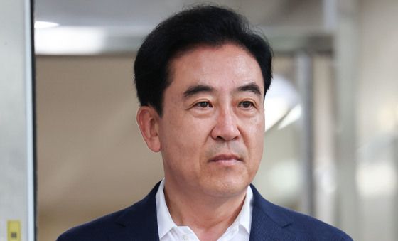굳은 표정의 윤희근 전 경찰청장
