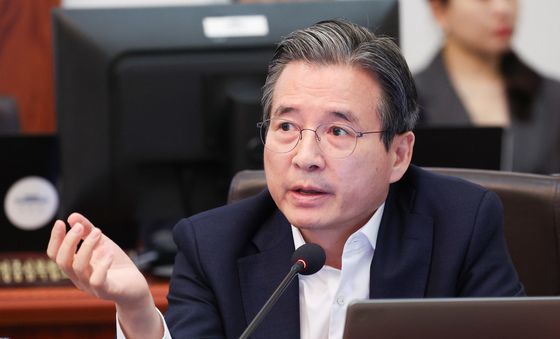 발언하는 김용범 정책실장