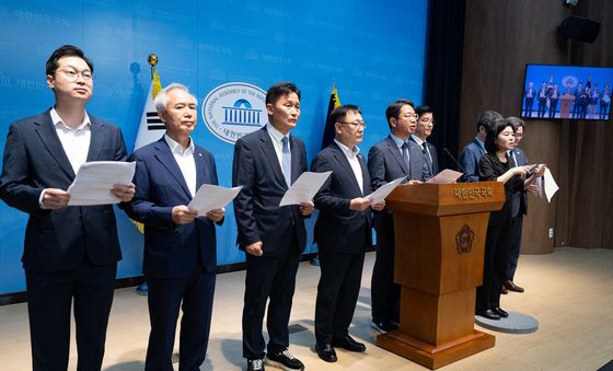 민주당 법사위·행안위원들, 최영중 전 국민의힘 청주시의원 통신영장 기각 관련 기자회견