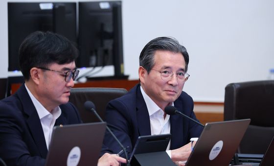 발언하는 김용범 정책실장
