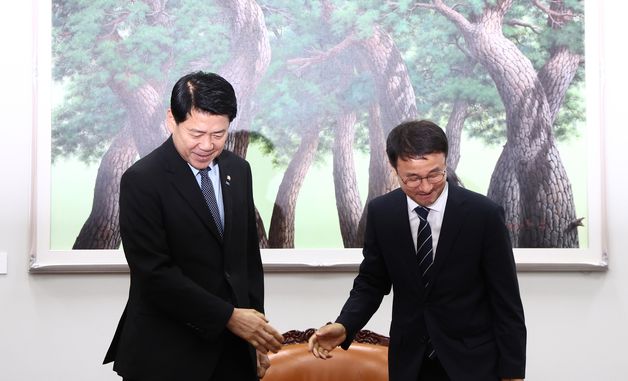 필리버스터 종결 관련 회동하는 한병도·김준형