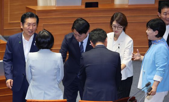 투표하는 정청래·고민정