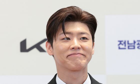 박지현, 방송광고페스티벌 참석한 왕자님
