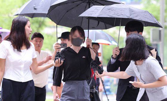 잠실 개표소 진입 막은 '올다르크' 구속 기로…'묵묵부답'