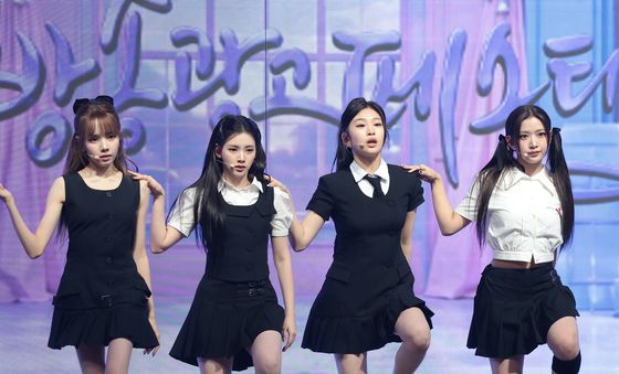 축하무대 선보이는 베이비돈크라이