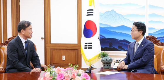 환담 나누는 조정식 의장·김종철 위원장