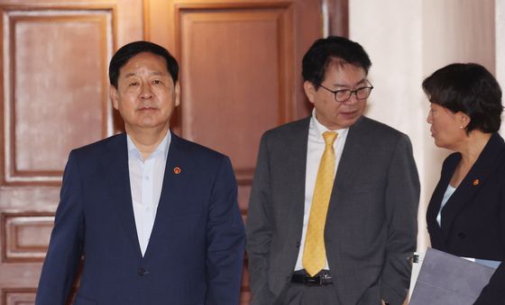 비상경제본부회의 참석하는 구윤철 부총리