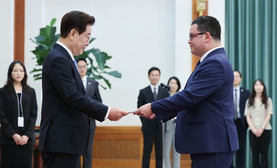 주한엘살바도르대사 신임장 받는 이재명 대통령