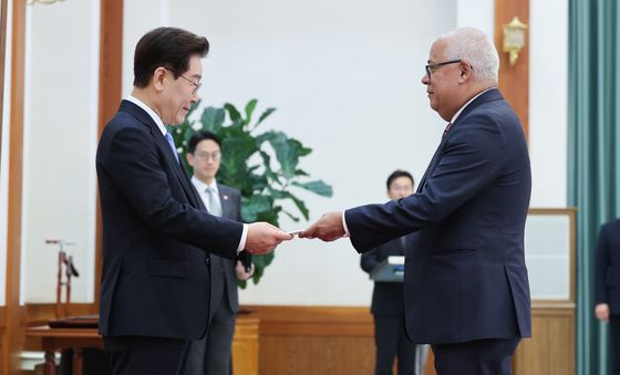 주한콜롬비아대사 신임장 받는 이재명 대통령