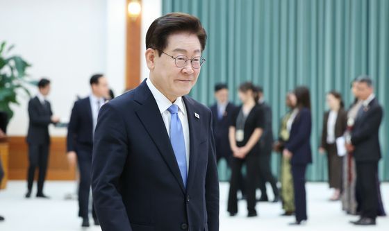 주한대사 신임장 제정식 마친 이재명 대통령