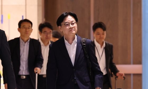 미국으로 출국하는 김정관 산업장관