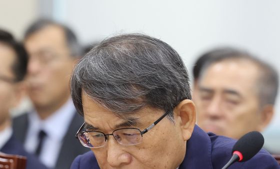 노태악 전 위원장 '고심'