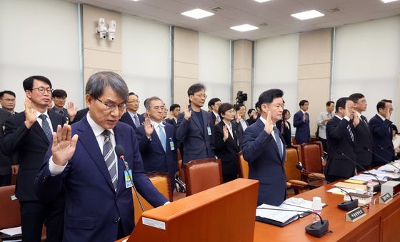 선관위국조특위 2차 청문회, 증인 선서