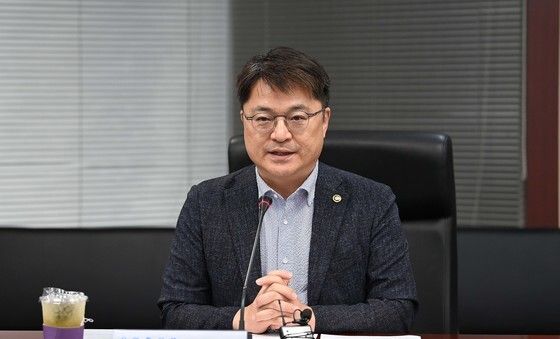 인사말 하는 문신학 산업차관