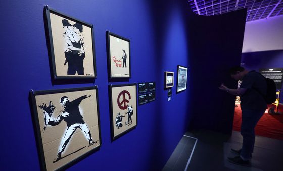 뱅크시의 철학을 담은 전시 'BANKSY: Still Here''