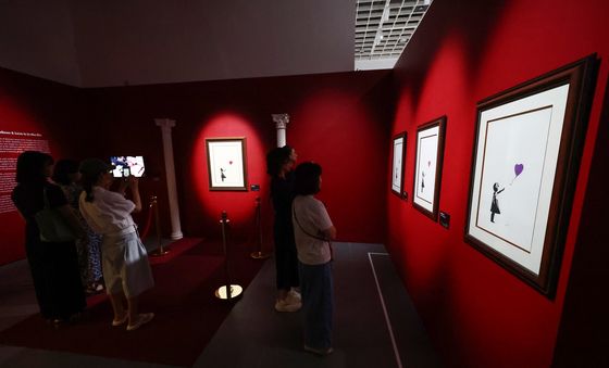 파쇄 퍼포먼스로 세계를 놀라게한 뱅크시의 '풍선과 소녀'