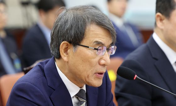 질의에 답하는 노태악 전 선관위원장