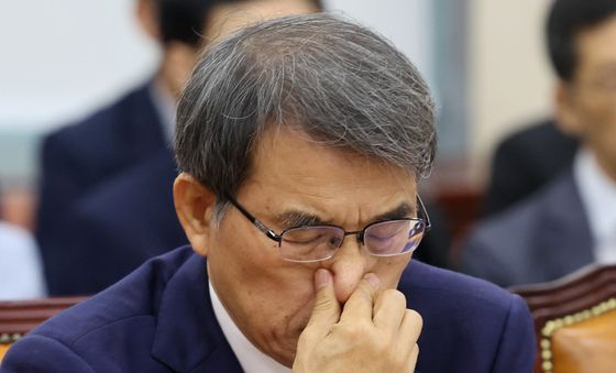 생각에 잠긴 노태악 전 선관위원장