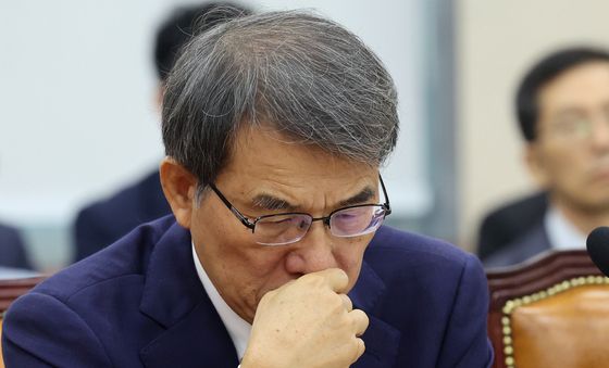 생각에 잠긴 노태악 전 선관위원장