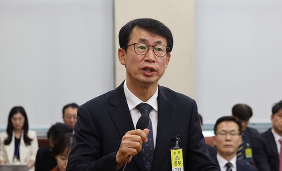 답변하는 김성준 국방부 인사복지실장