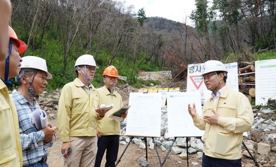 사방사업 추진상황 점검하는 박은식 산림청장