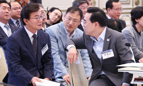대화하는 전재수·김상욱·박홍근