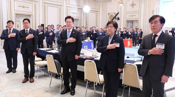 국민의례하는 이재명 대통령