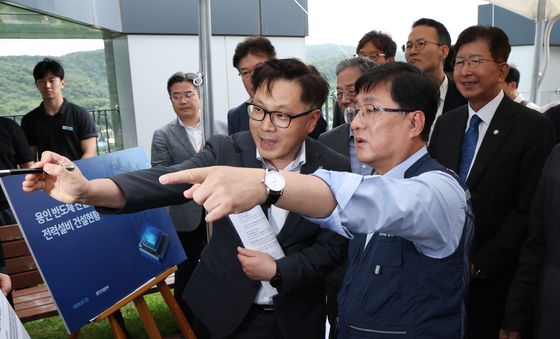 용인 반도체 국가산단 찾은 김성환 기후부 장관