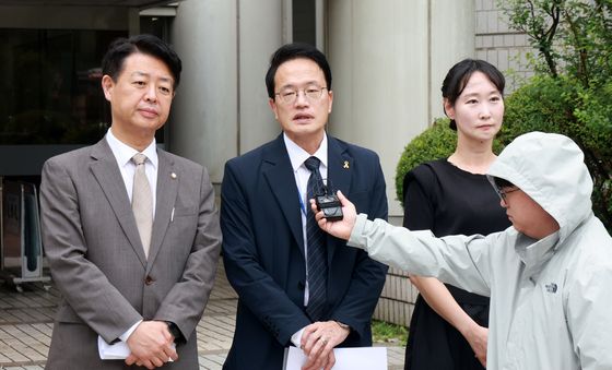명태균 여론조사 대납 의혹 1심 엄정 판결 촉구하는 더불어민주당 의원들