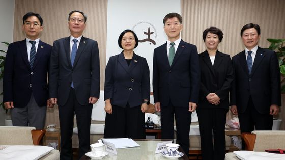 한국기독교교회협의회와 기념촬영하는 한성숙 총리