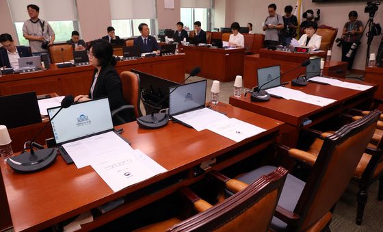 野 불참 속에 진행되는 법사위 전체회의