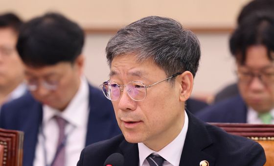 의원 질의에 답하는 노경필 법원행정처장