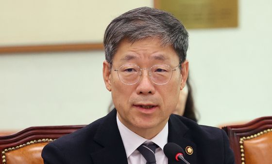 의원 질의에 답하는 노경필 법원행정처장
