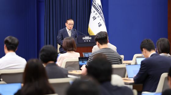 대통령 순방 브리핑하는 위성락 안보실장