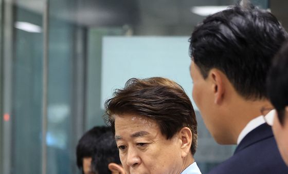 2심 선고공판 출석하는 노웅래