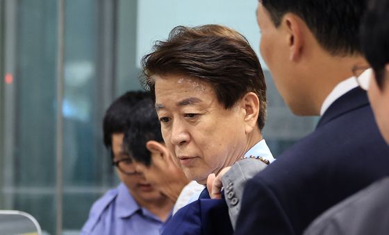 2심 선고공판 출석하는 노웅래