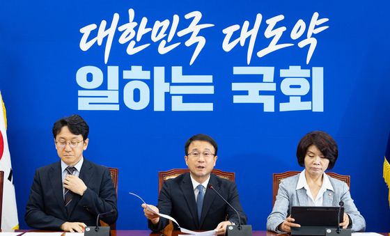 정책조정회의 발언하는 한병도 직무대행