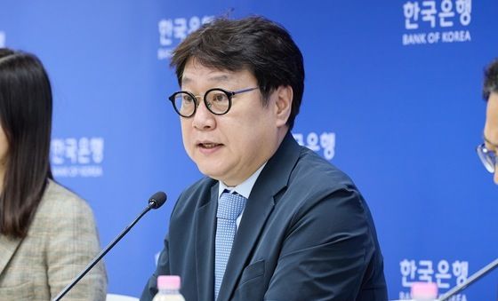 발언하는 이동원 한은 경제통계2국장