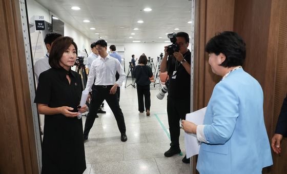 오세훈 유죄 기자회견에서 마주치는 서영교·나경원