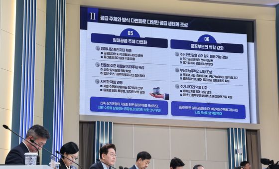 전문가 발제 듣는 이재명 대통령