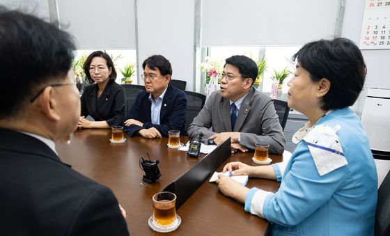 서영교 법사위원장 면담하는 조국혁신당 의원단
