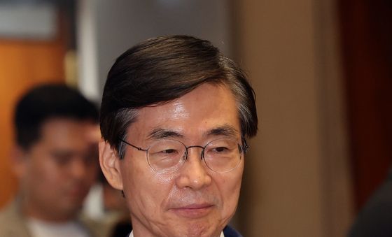 의총 참석하는 조경태 의원