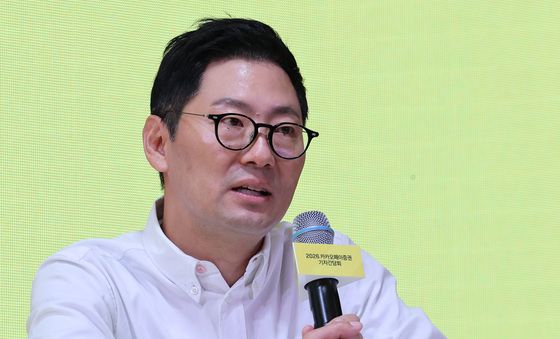 질문에 답하는 신호철 대표