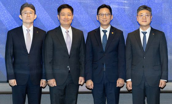 이통 3사 CEO 만난 배경훈 부총리…AI·통신 현안 논의