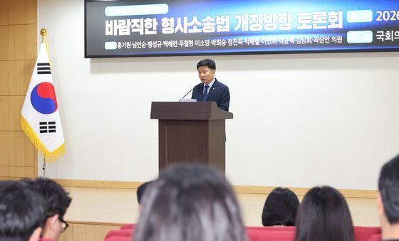 토론회 발언하는 홍기원 의원