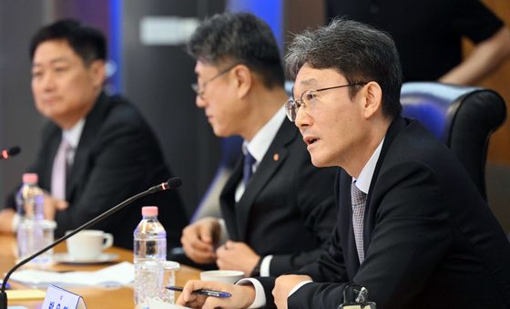 발언하는 박윤영 KT 대표
