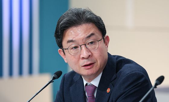 발언하는 이억원 금융위원장